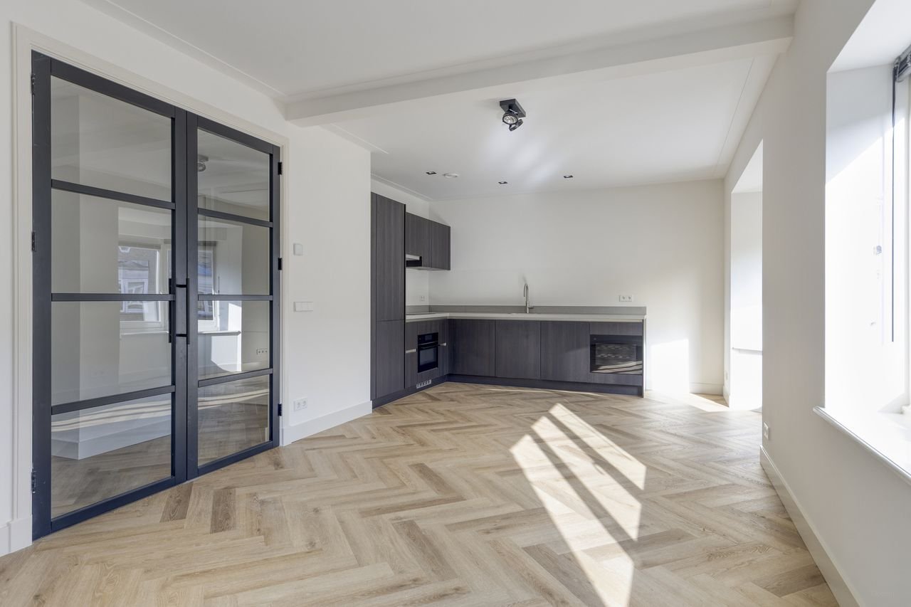 Licht appartement met luxe keuken in West - Afbeelding 1