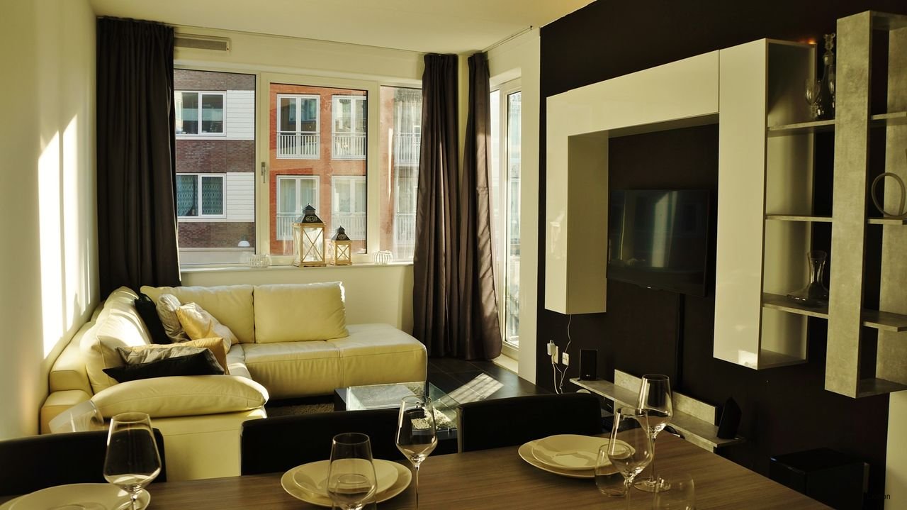 Modern appartement met balkon in Diemen - Afbeelding 2