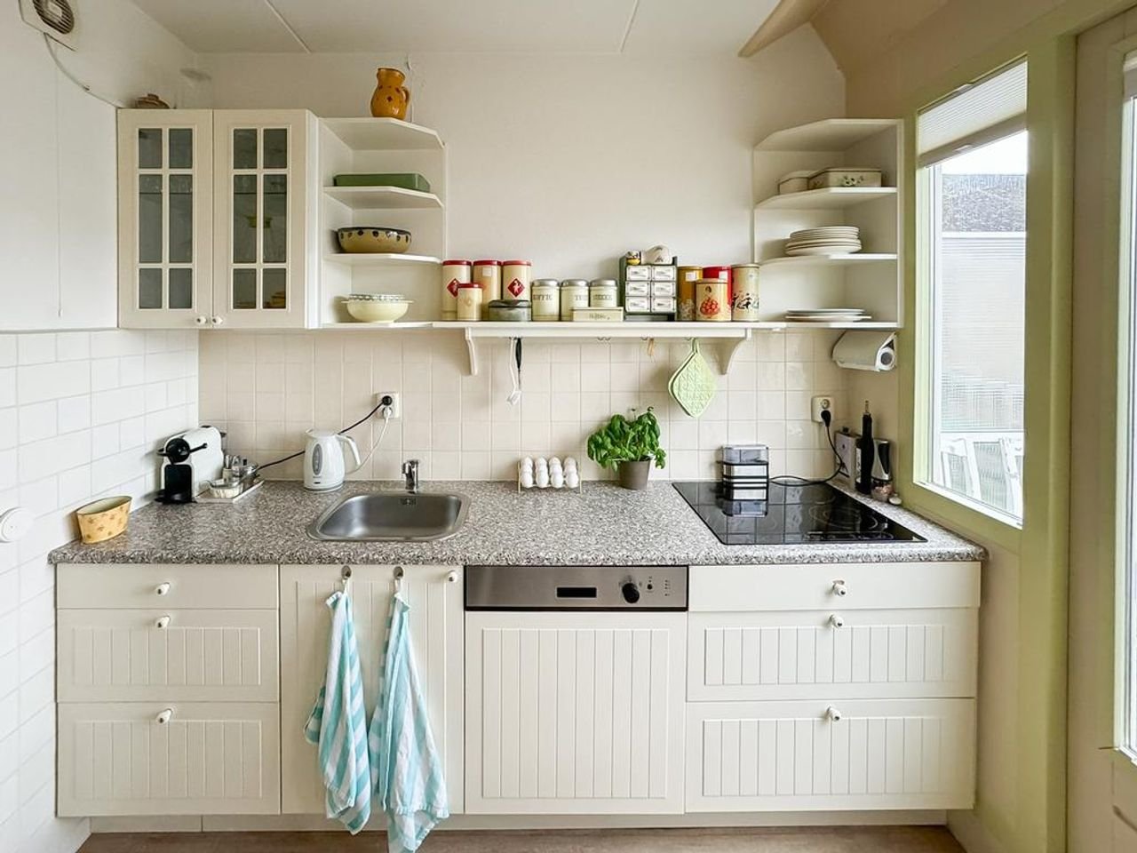 Zonnige studio in de Jordaan met twee balkons - Afbeelding 16