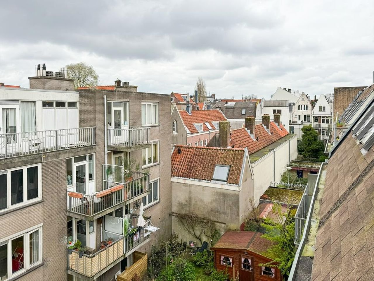 Zonnige studio in de Jordaan met twee balkons - Afbeelding 23