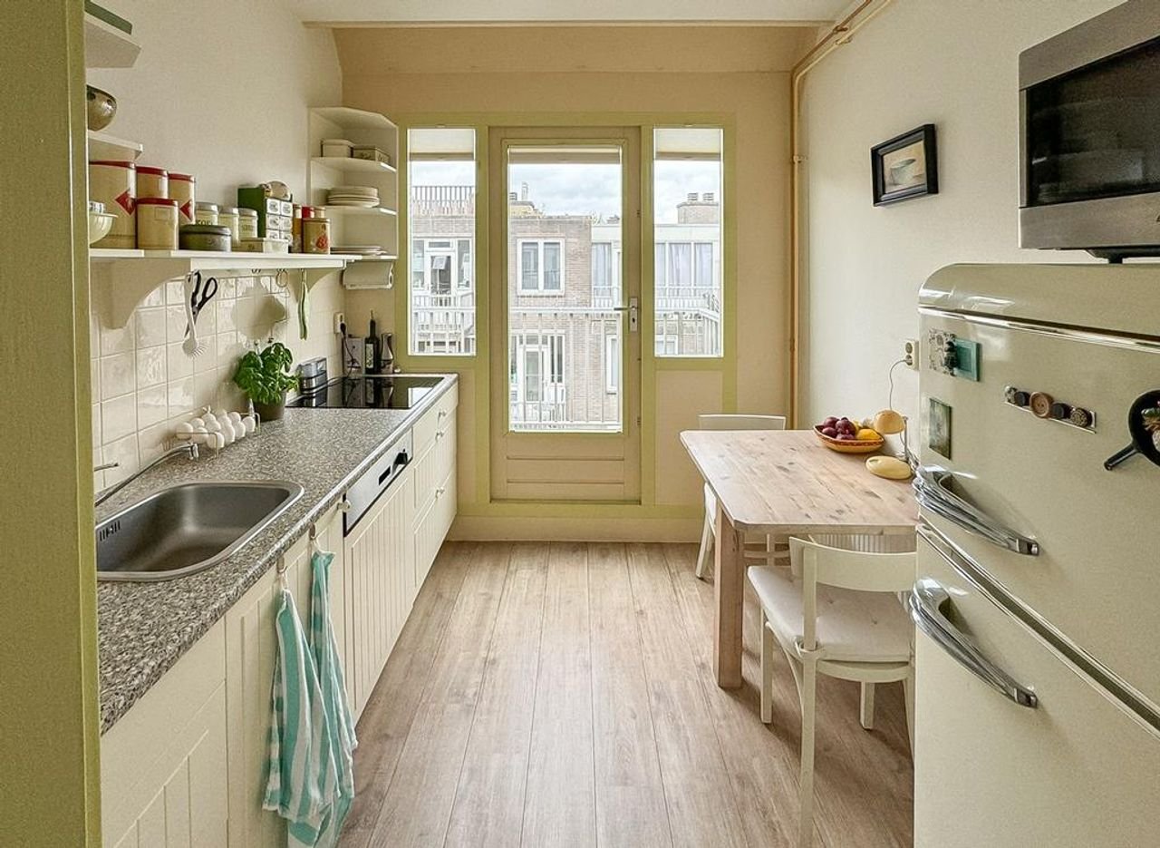 Zonnige studio in de Jordaan met twee balkons - Afbeelding 14