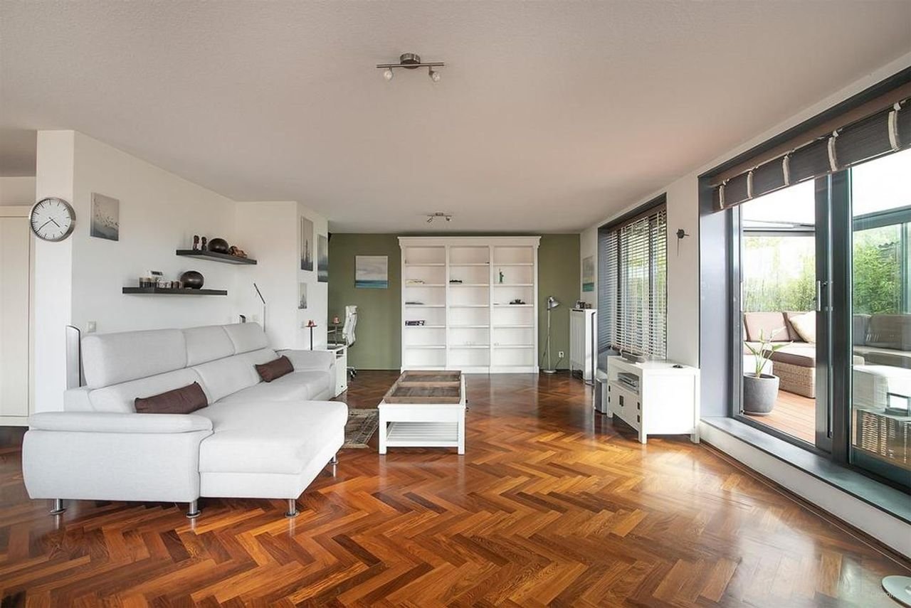 Riant appartement (135m²) met dakterras en parking - Afbeelding 15