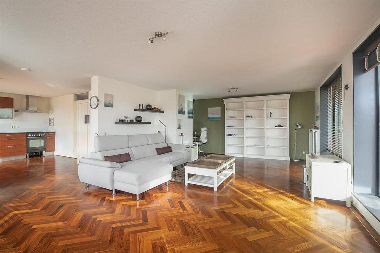 Riant appartement (135m²) met dakterras en parking - Afbeelding 7