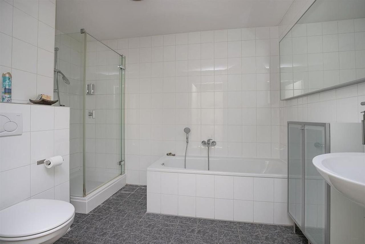 Riant appartement (135m²) met dakterras en parking - Afbeelding 23