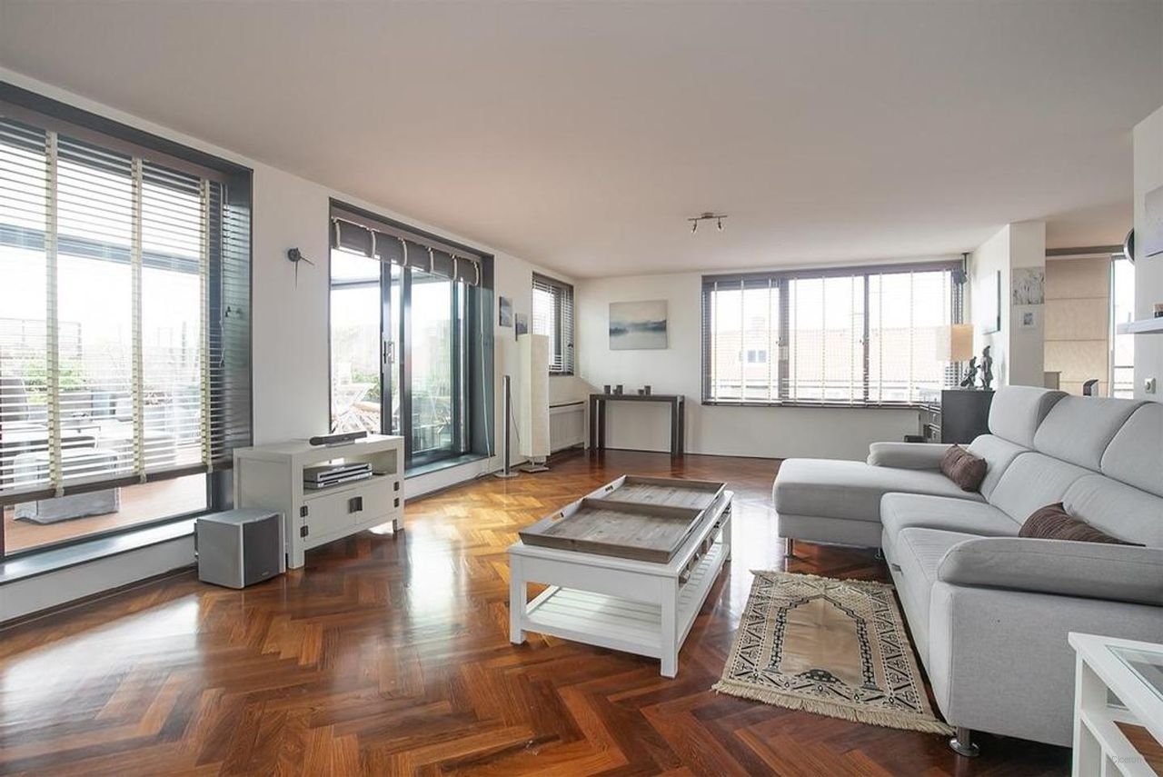 Riant appartement (135m²) met dakterras en parking - Afbeelding 9