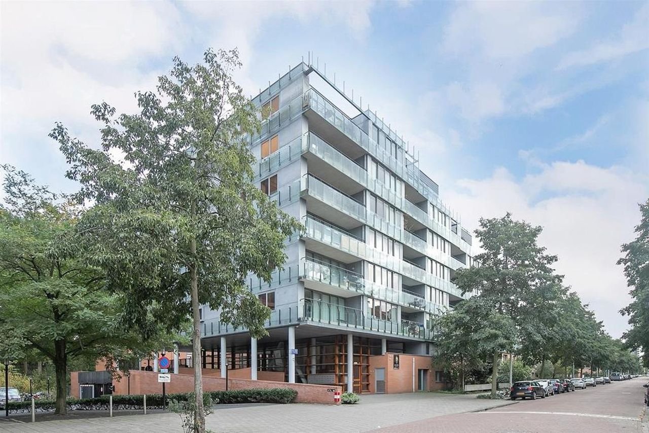 Riant appartement (135m²) met dakterras en parking - Afbeelding 1