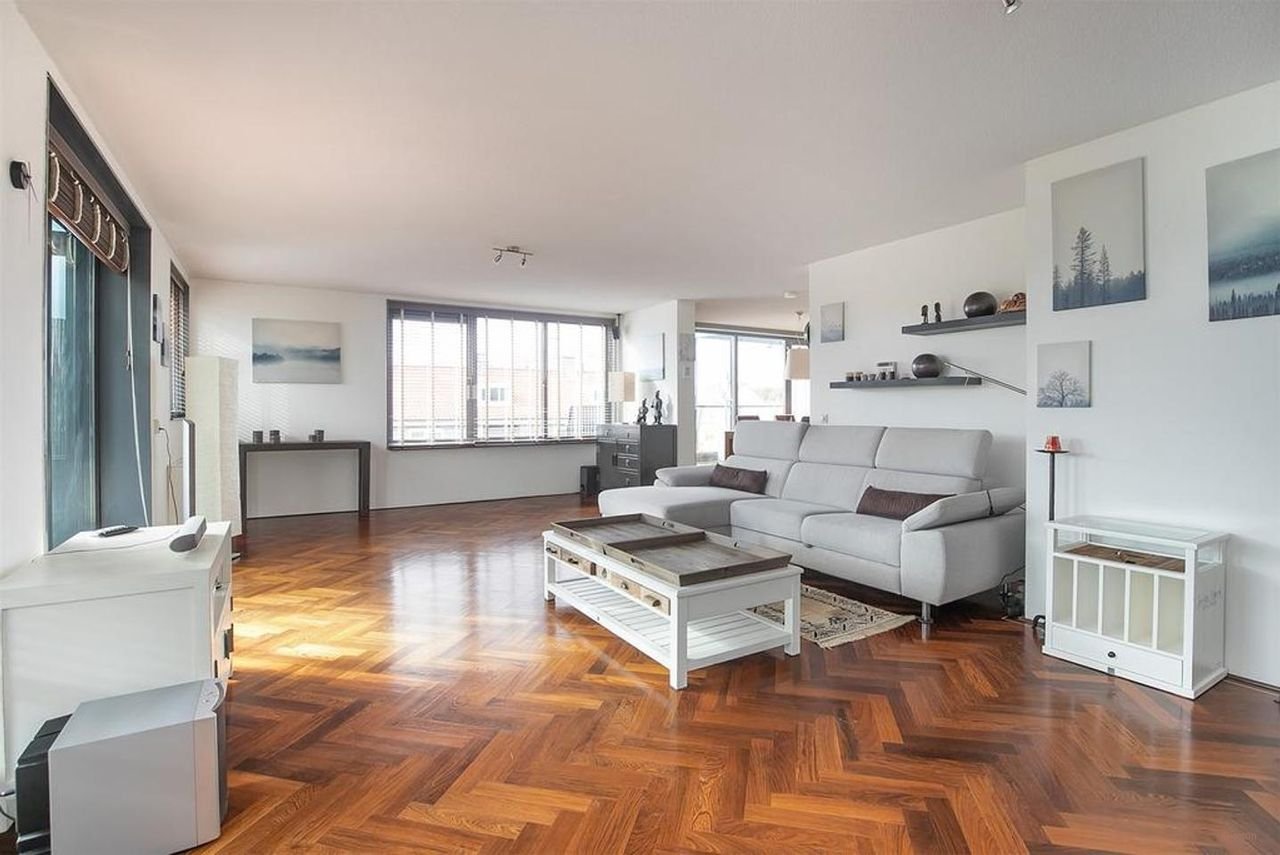 Riant appartement (135m²) met dakterras en parking - Afbeelding 8