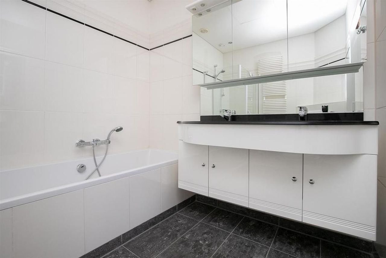 Modern appartement met lift aan het Vondelpark - Afbeelding 21