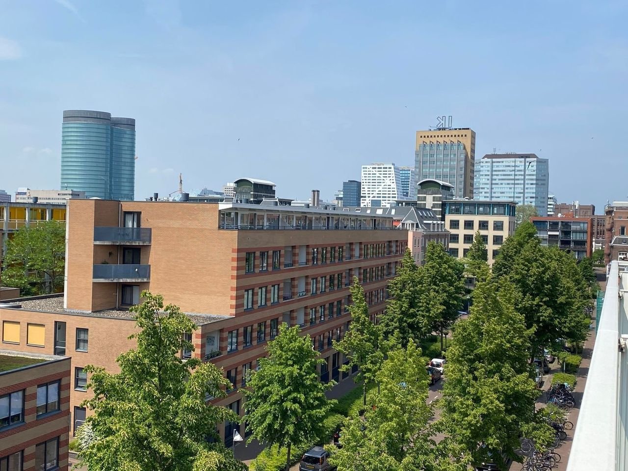 Ruim appartement met balkon bij station - Afbeelding 1