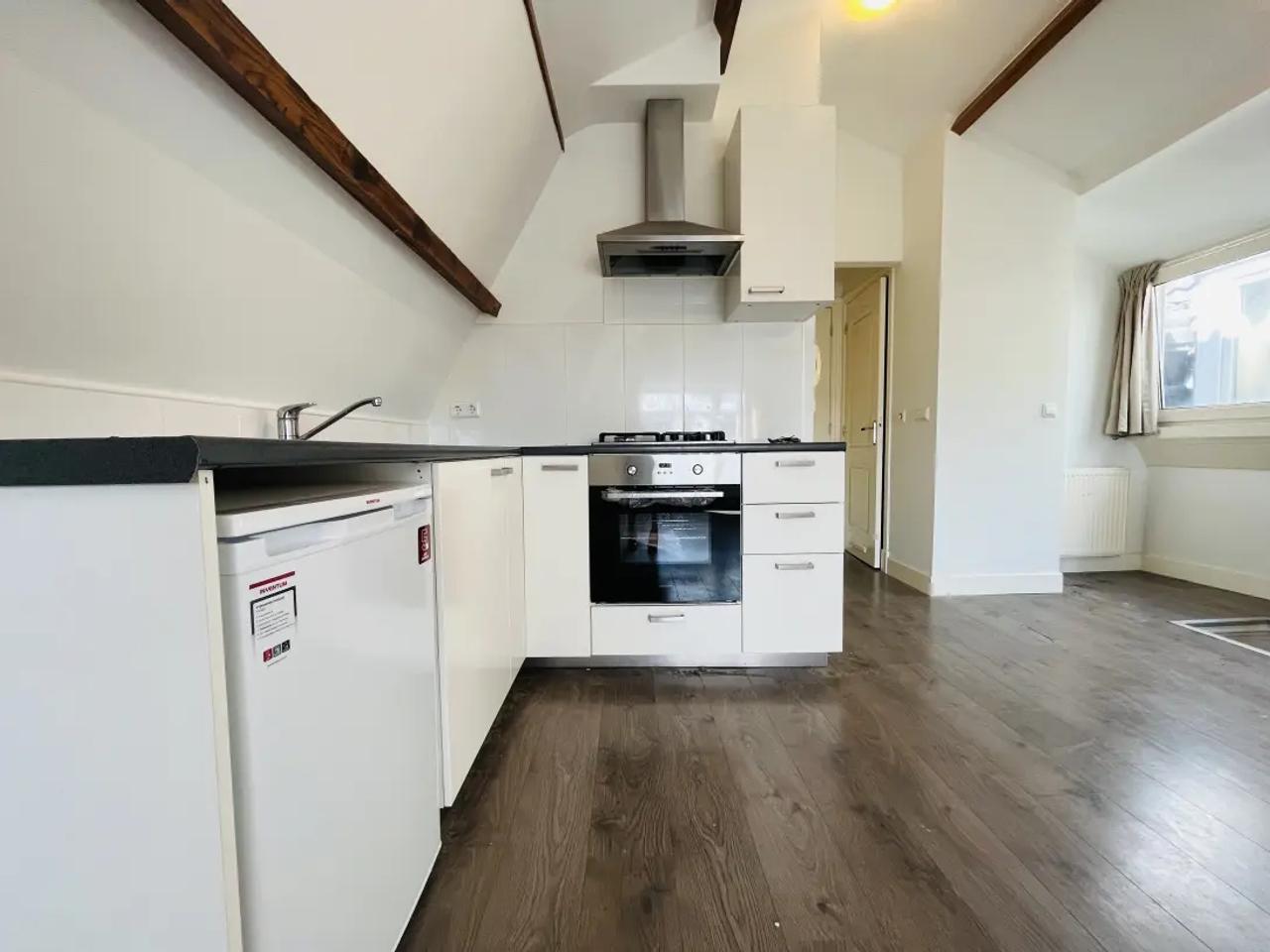 2-kamer appartement bovenin in Hillesluis - Afbeelding 4