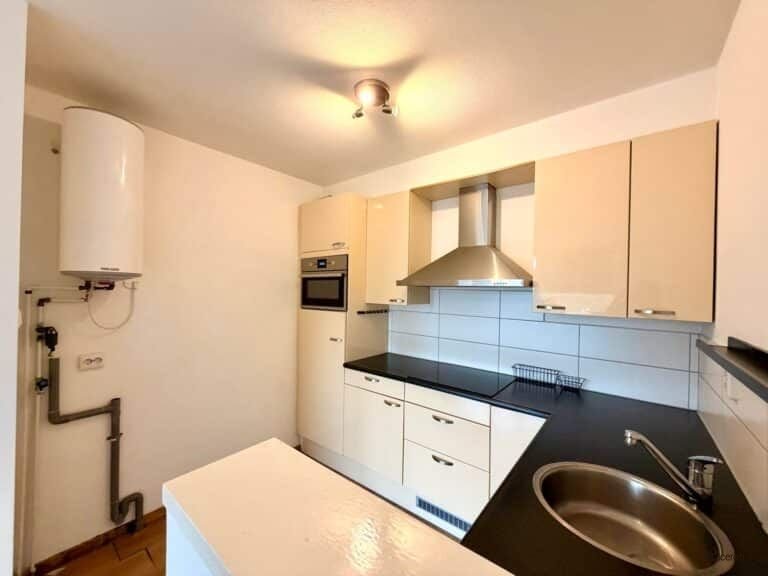 Licht appartement met twee balkons - Afbeelding 9