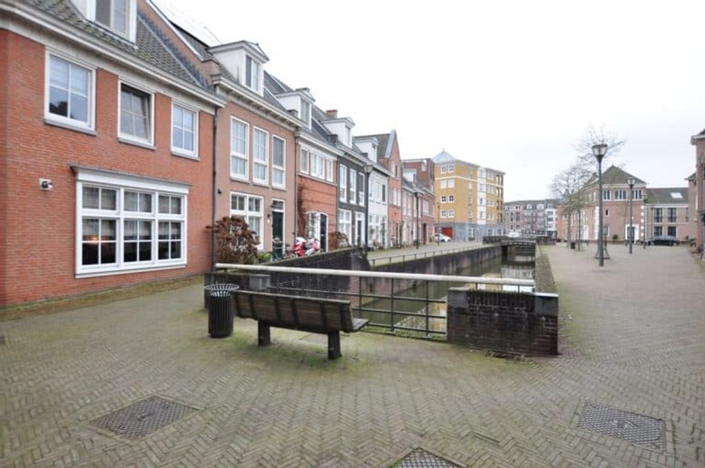 Spacious canal house in Brandevoort - Image 2