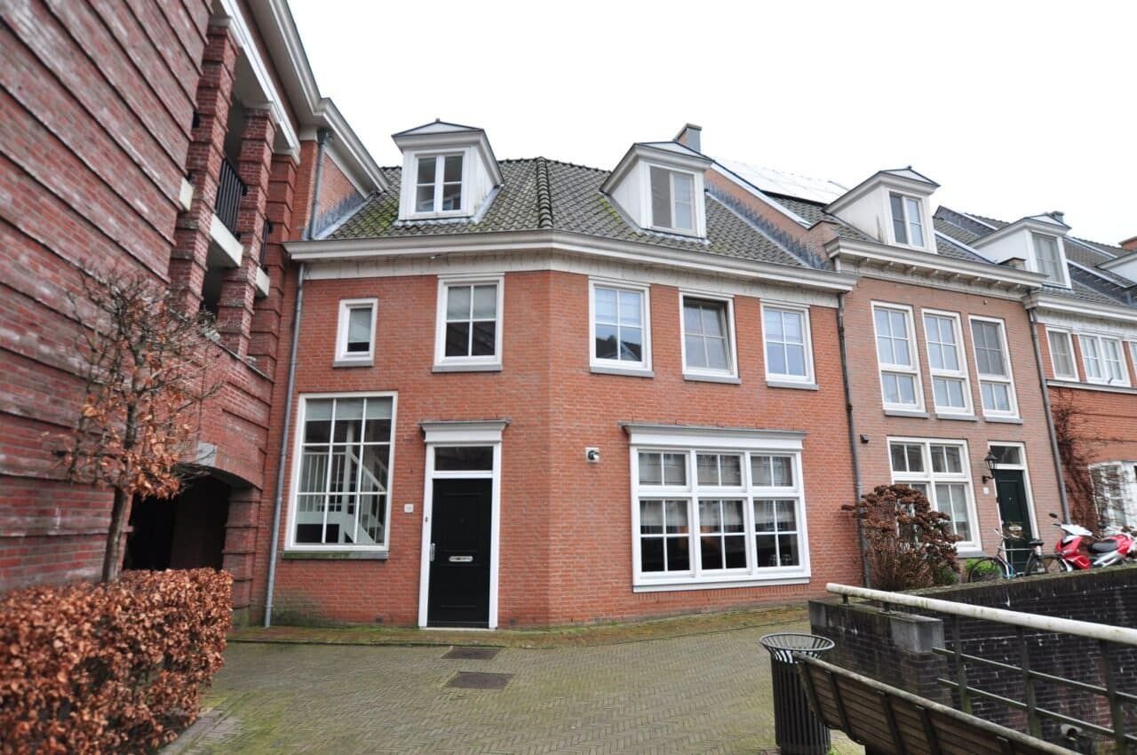 Spacious canal house in Brandevoort - Image 1