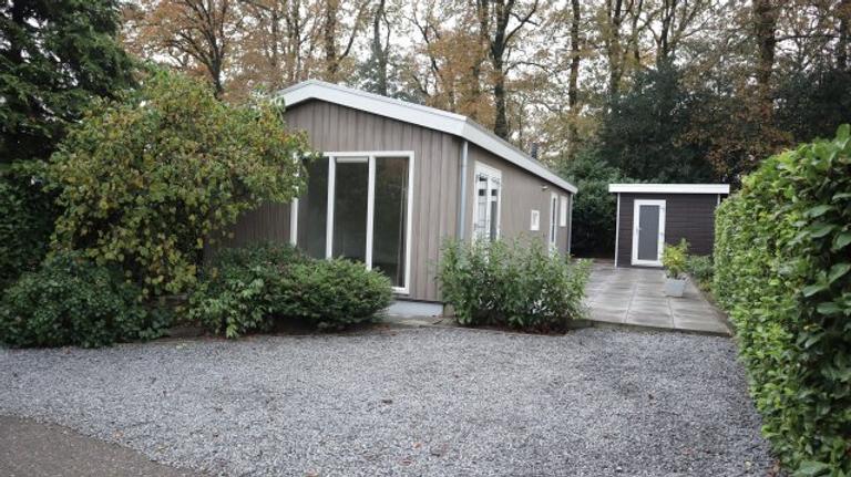 Modern chalet met tuin vlak bij centrum - Afbeelding 1