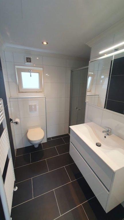 Modern chalet met tuin vlak bij centrum - Afbeelding 12