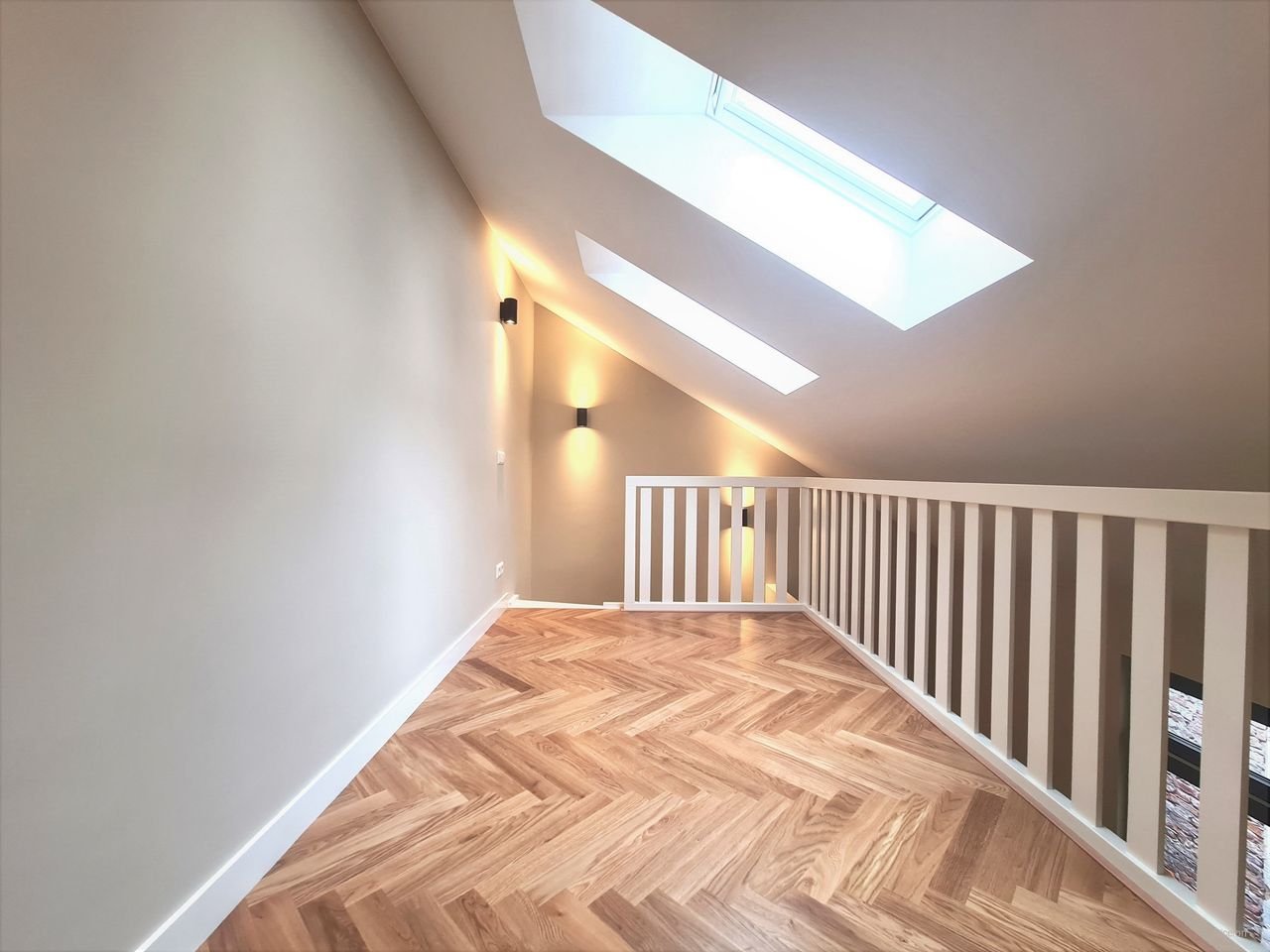 Renovated student apartment with patio - Image 10