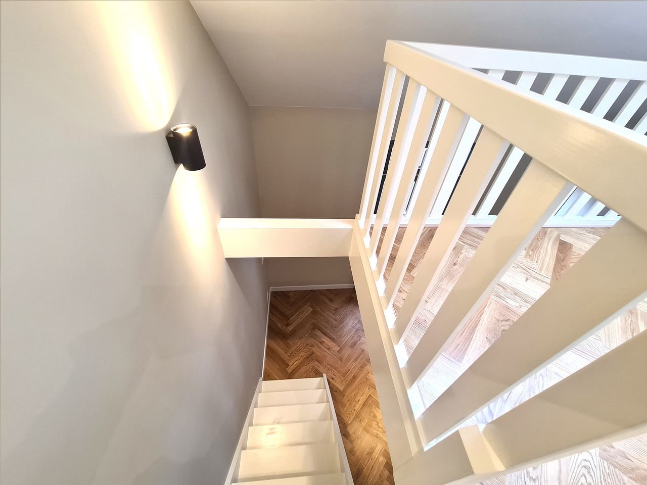 Renovated student apartment with patio - Image 9