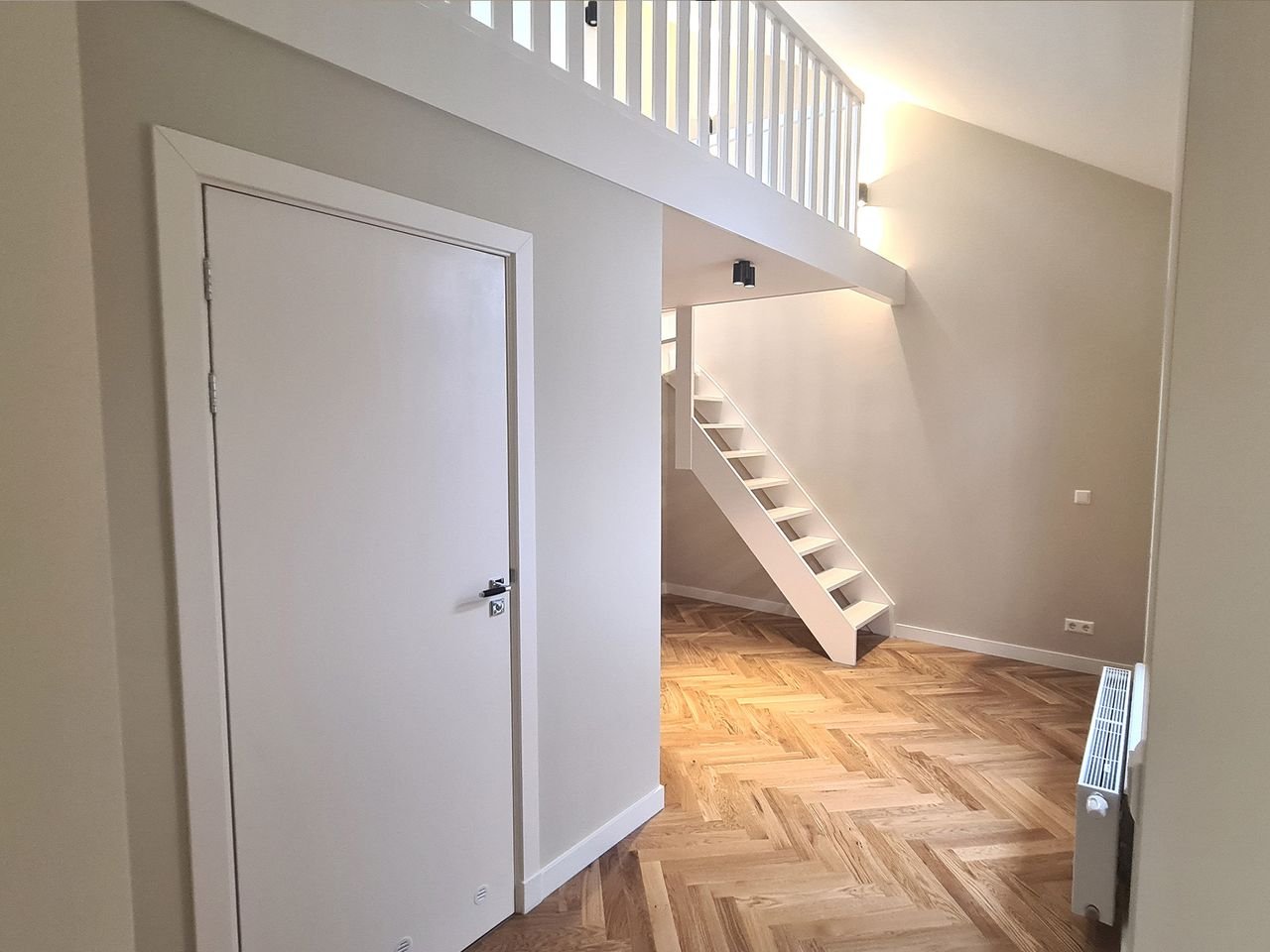 Renovated student apartment with patio - Image 5