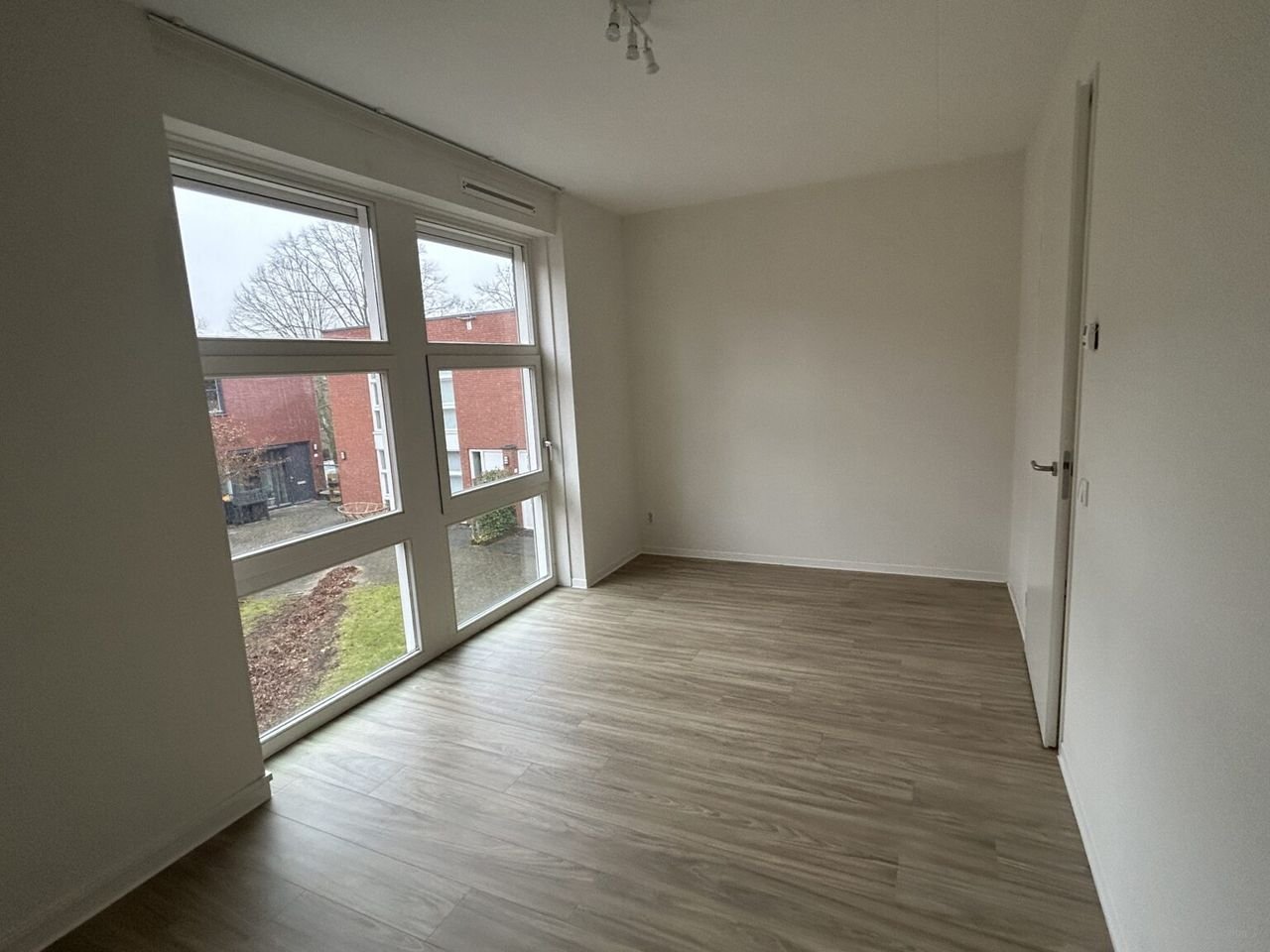 Townhouse Vormenrijk with private parking - Image 12