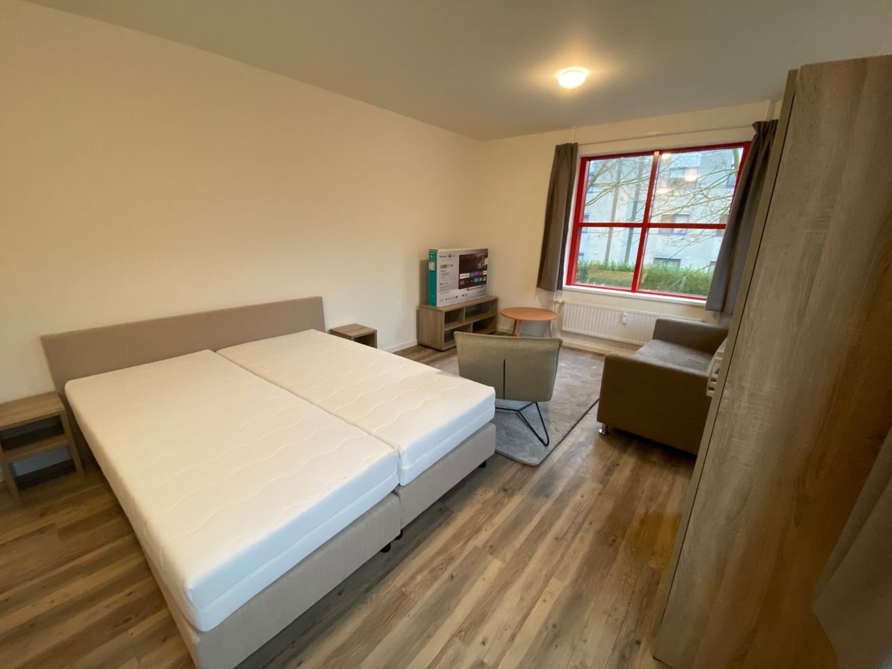 Furnished studio in a converted building - Image 3