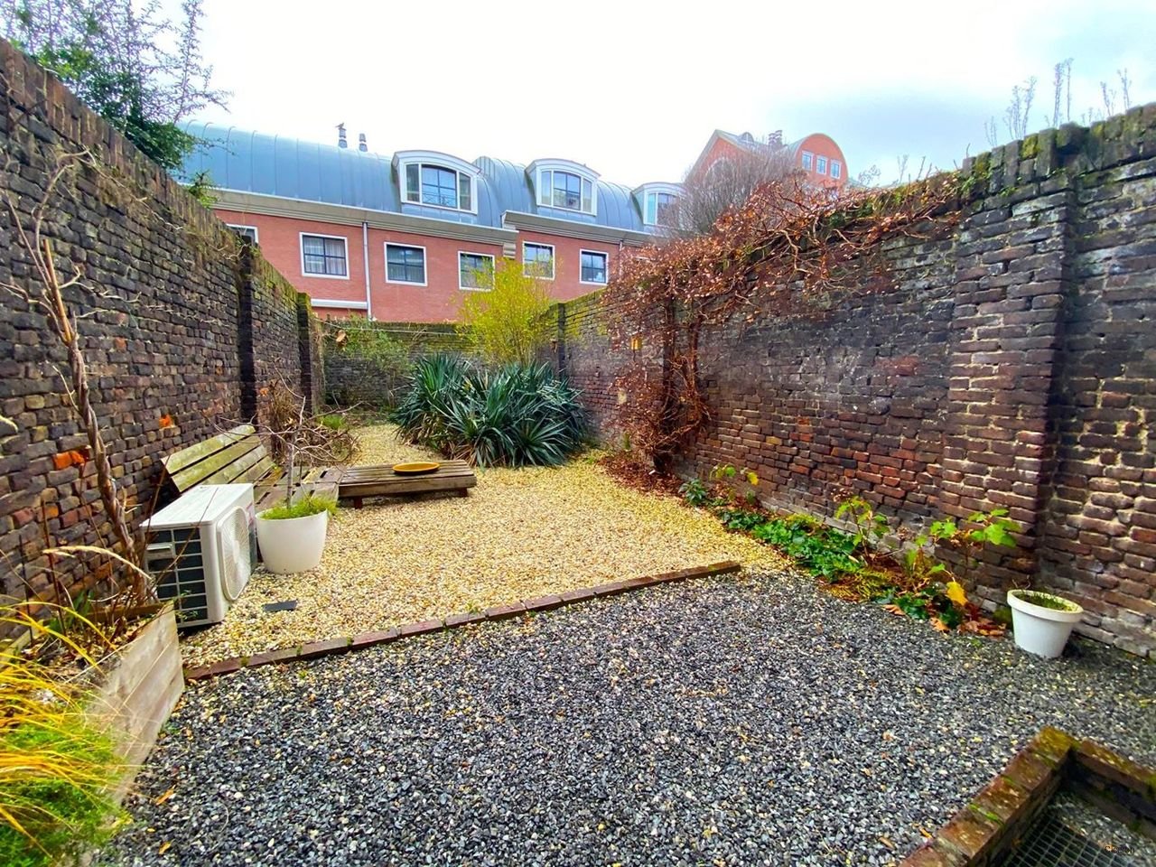 Studio met grote tuin in centrum - Afbeelding 10