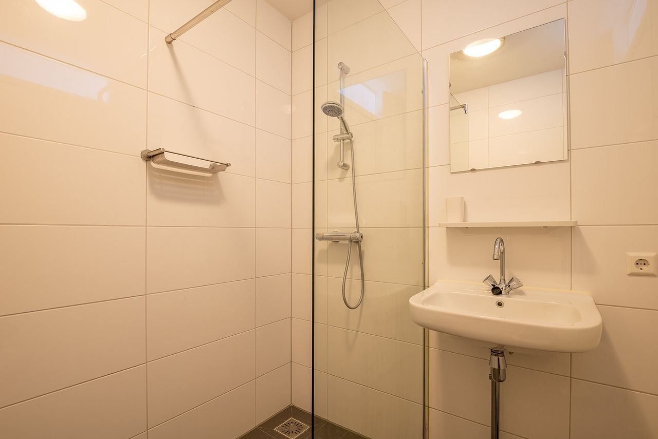 Modern appartement op de topetage met parkeerplek - Afbeelding 13