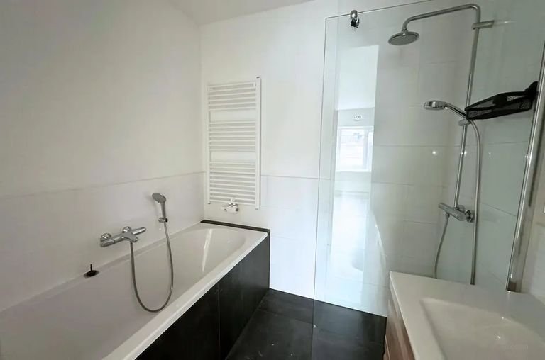 Sustainable 2-bedroom apartment in the city center - Image 12