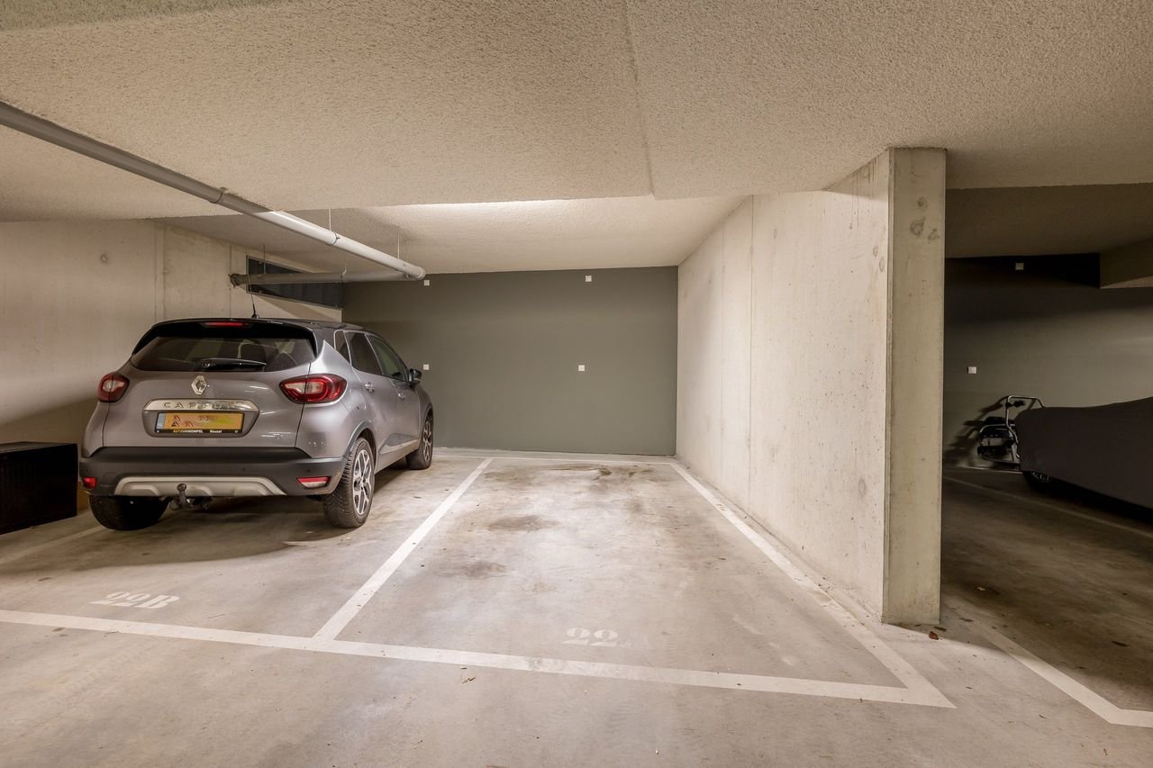 Ground-floor apartment with terrace and private parking - Image 20