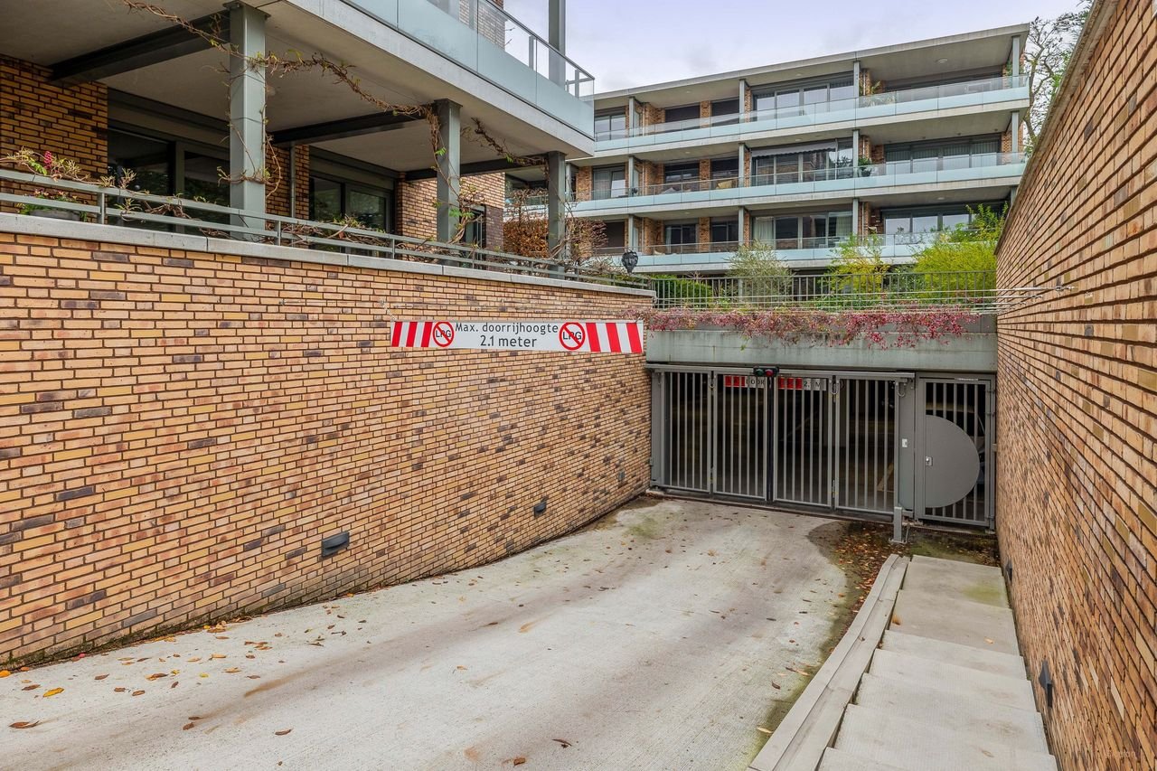 Ground-floor apartment with terrace and private parking - Image 18