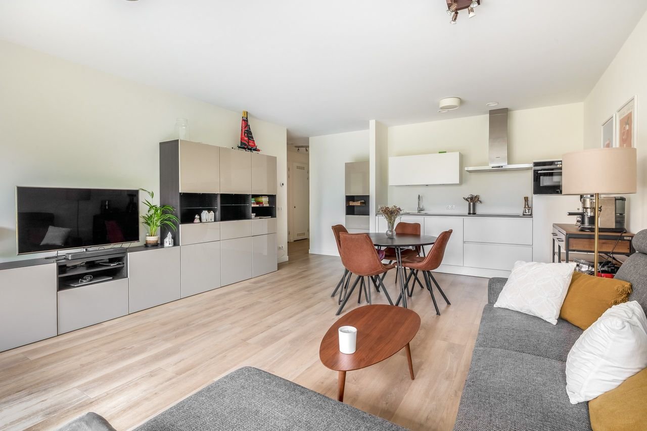 Ground-floor apartment with terrace and private parking - Image 6