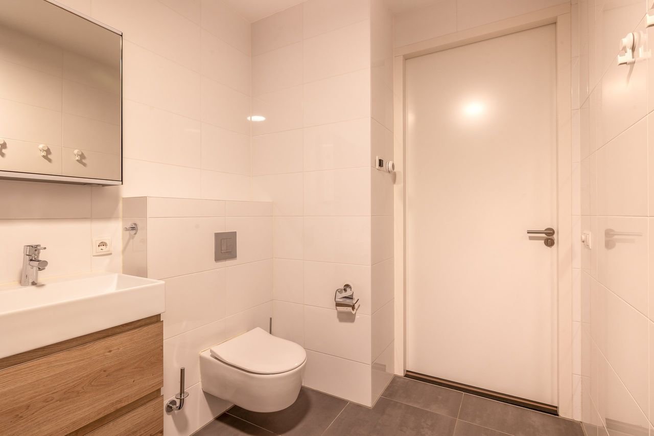 Ground-floor apartment with terrace and private parking - Image 11