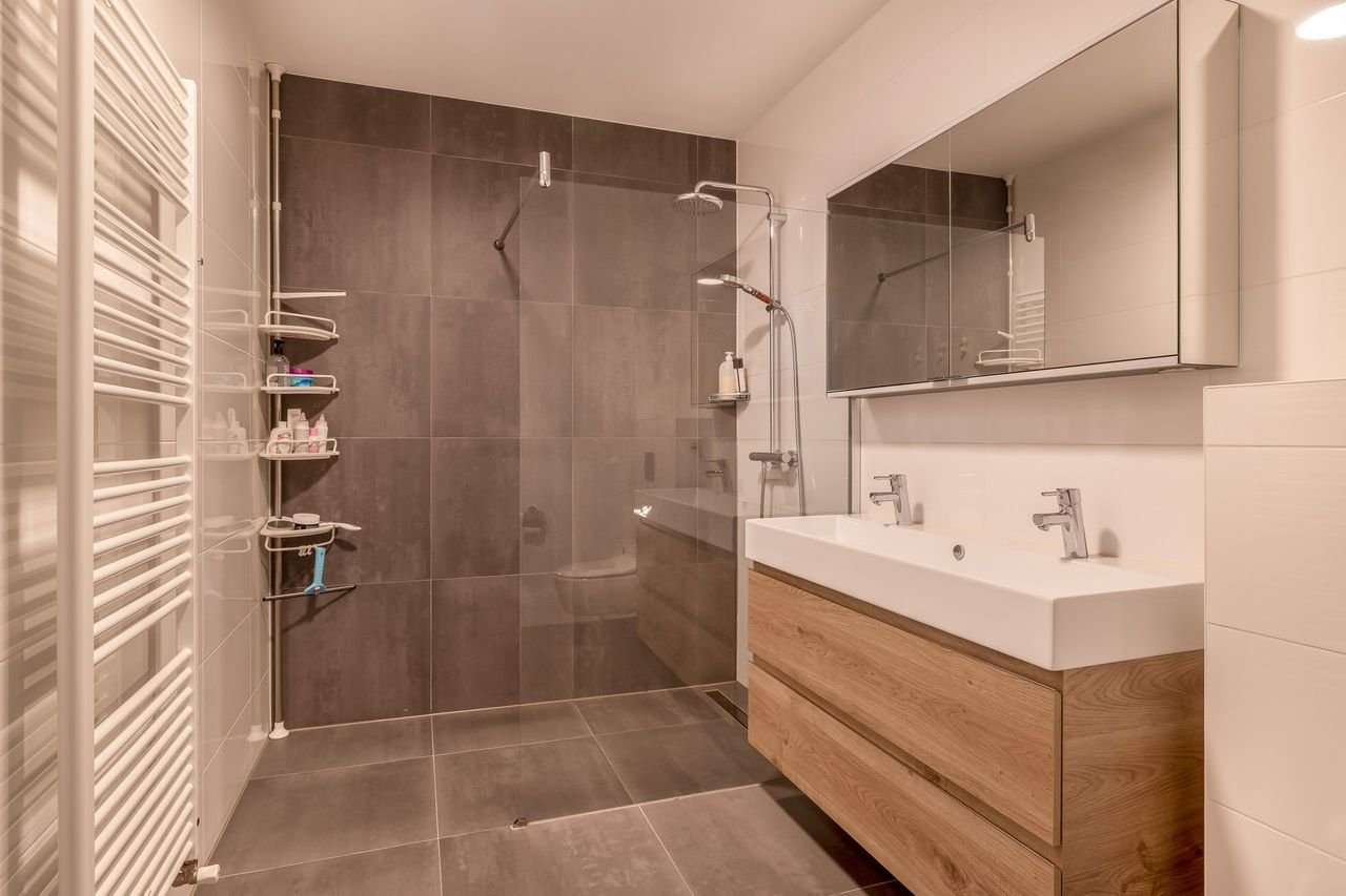 Ground-floor apartment with terrace and private parking - Image 10