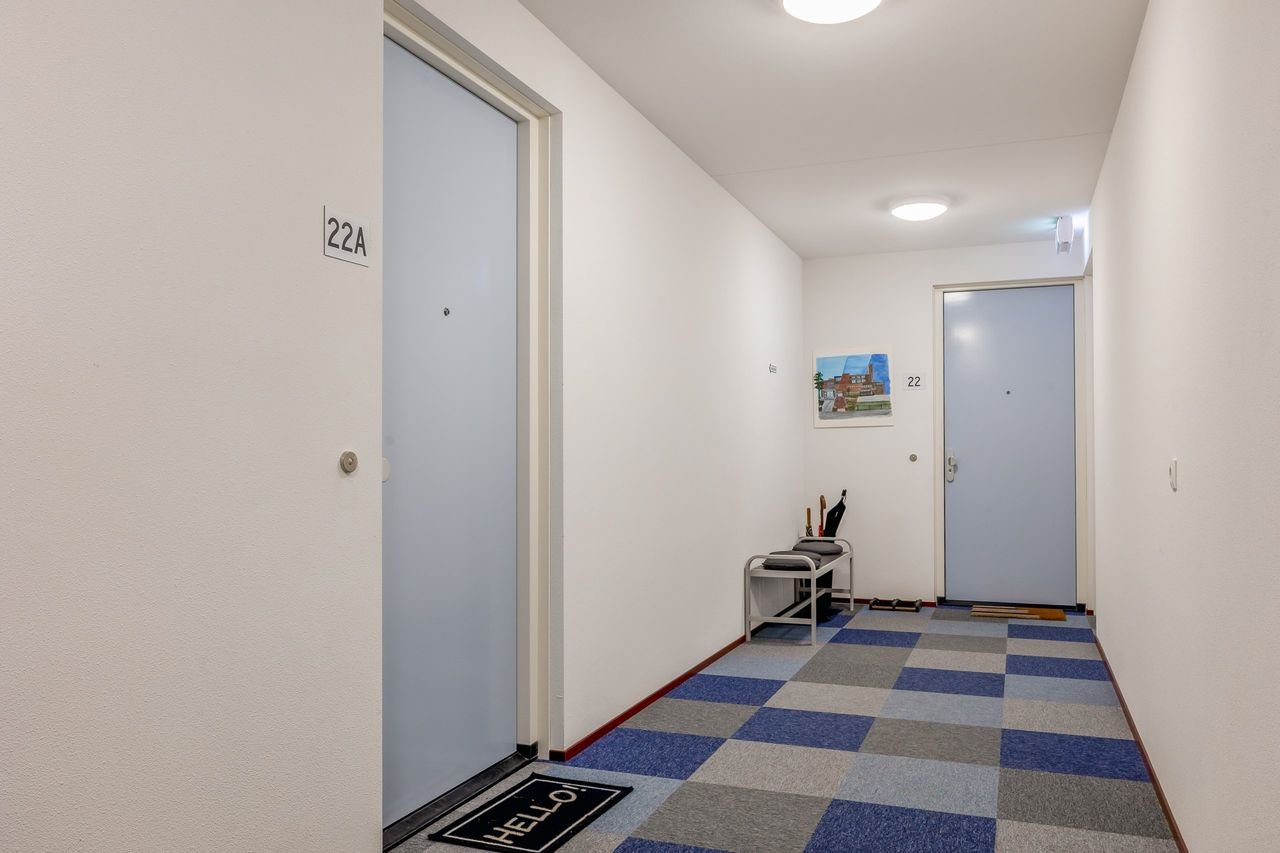 Ground-floor apartment with terrace and private parking - Image 4