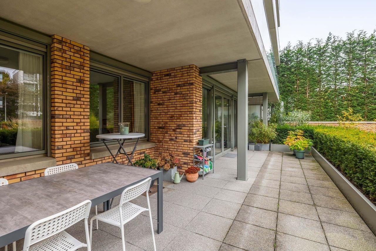 Ground-floor apartment with terrace and private parking - Image 16