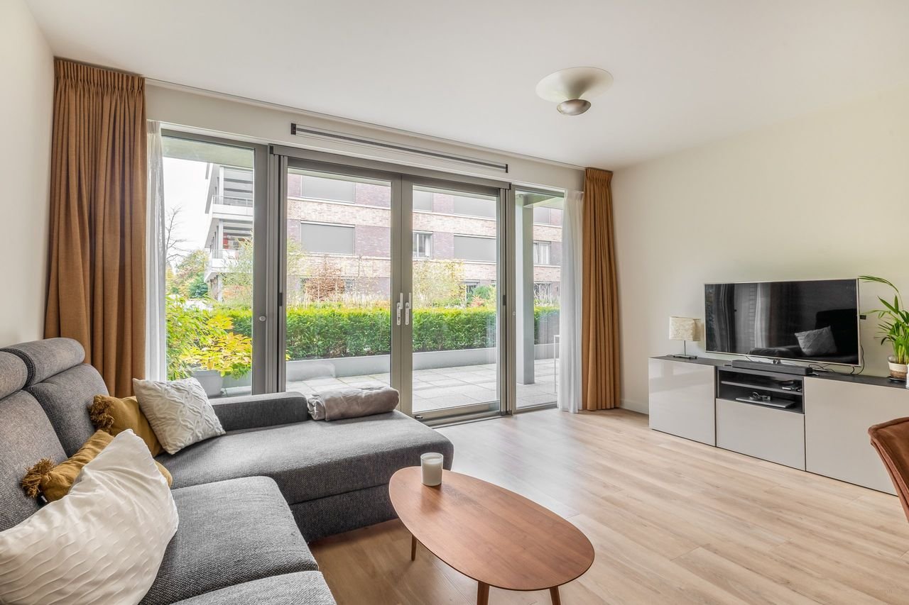 Ground-floor apartment with terrace and private parking - Image 9