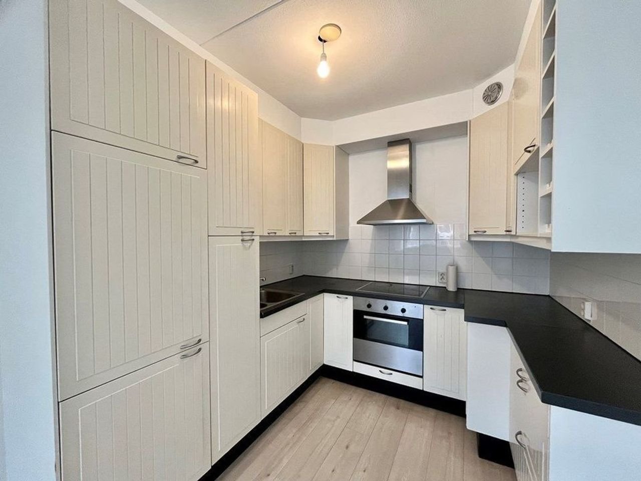 Licht appartement met balkon bij centrum Haarlem - Afbeelding 2