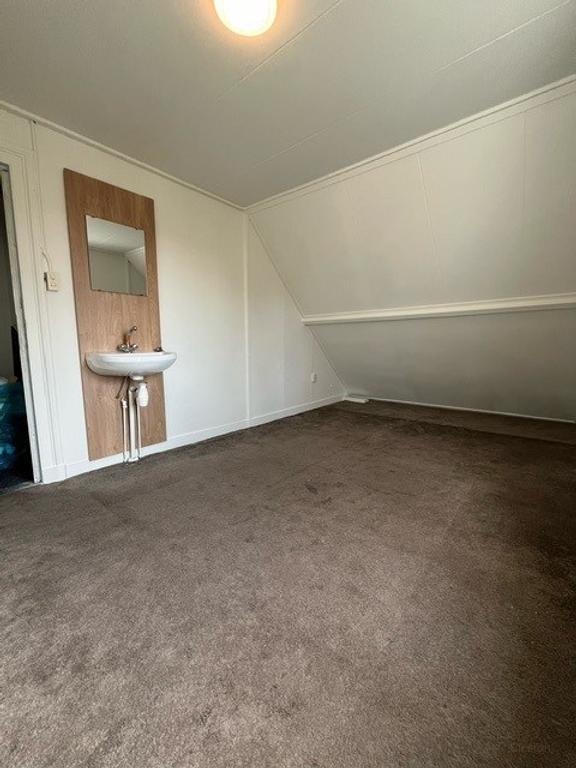 Student Room with Sink in Velp - Image 5