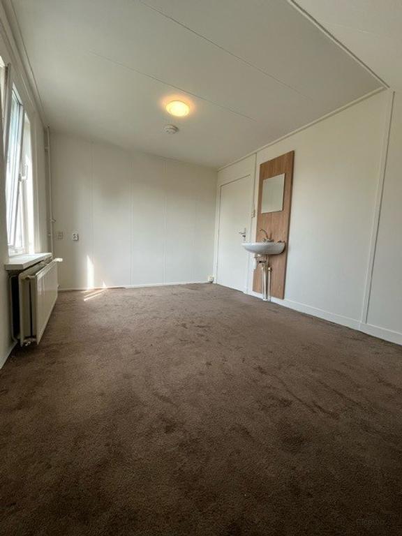 Student Room with Sink in Velp - Image 2