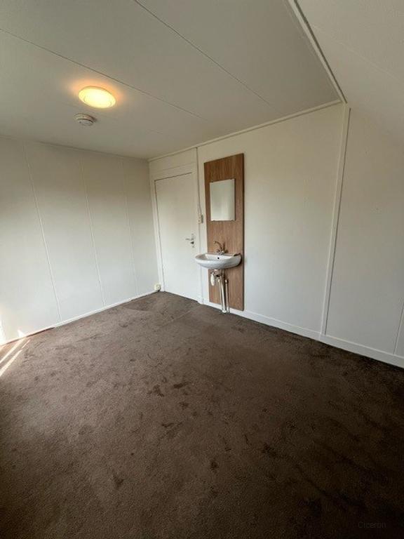Student Room with Sink in Velp - Image 3