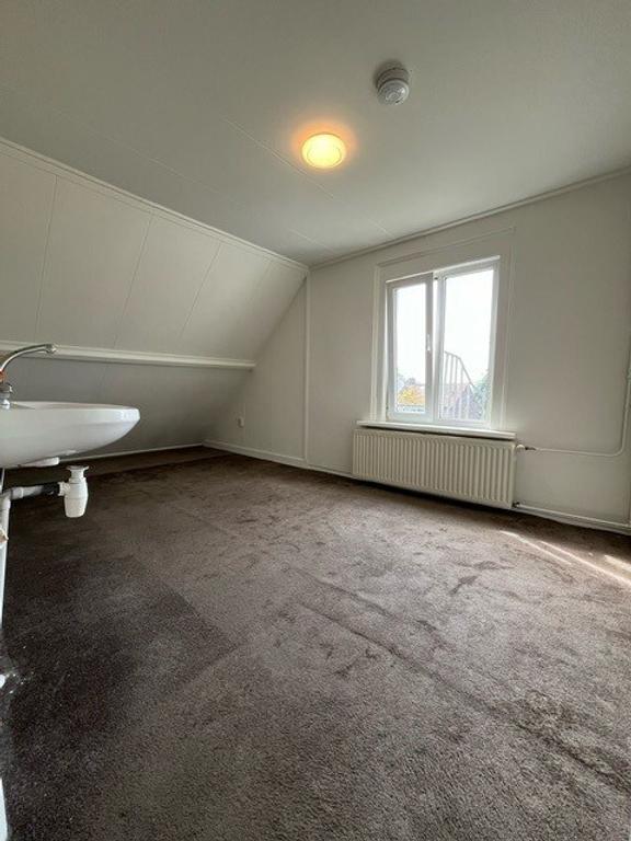 Student Room with Sink in Velp - Image 4