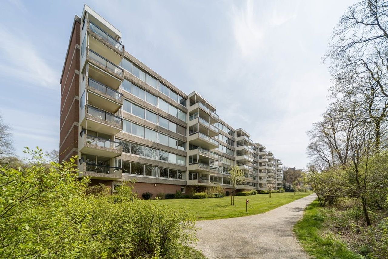 Ruim appartement aan de bosrand - Afbeelding 1