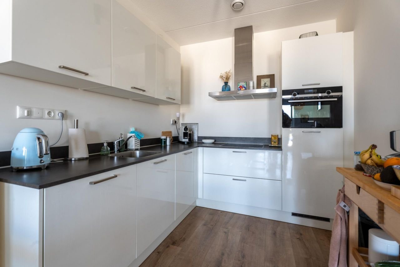 Modern 55+ apartment with private parking space - Image 4