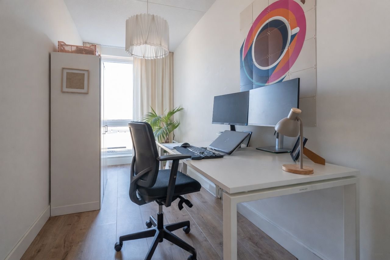 Modern 55+ apartment with private parking space - Image 6