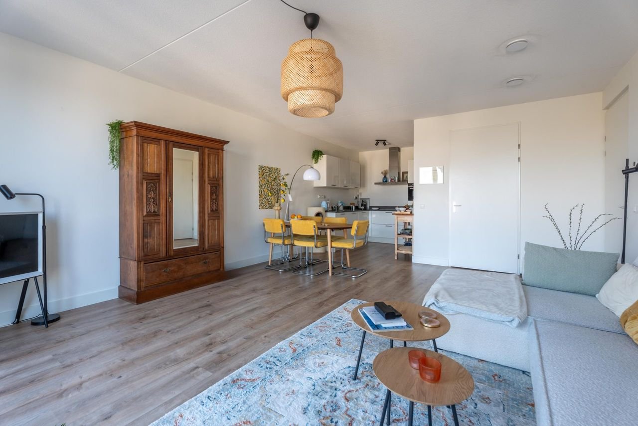 Modern 55+ apartment with private parking space - Image 1