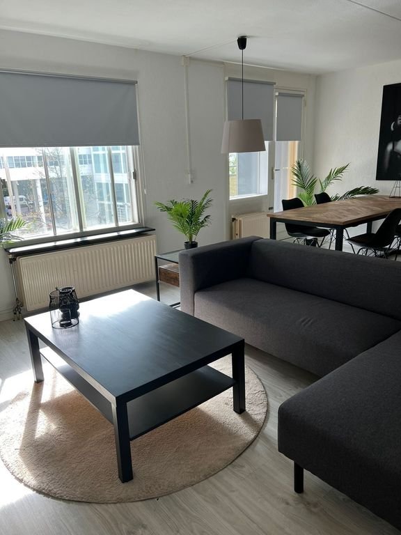 Modern 2-bedroom apartment in the heart of The Hague - Image 5