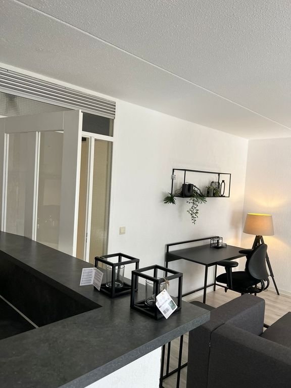 Modern 2-bedroom apartment in the heart of The Hague - Image 4