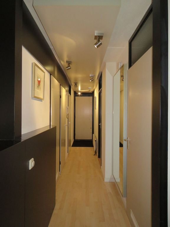 Modern 2-bedroom apartment in the heart of The Hague - Image 9