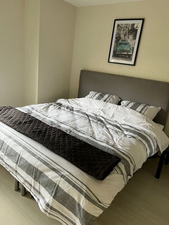 Modern 2-bedroom apartment in the heart of The Hague - Image 6