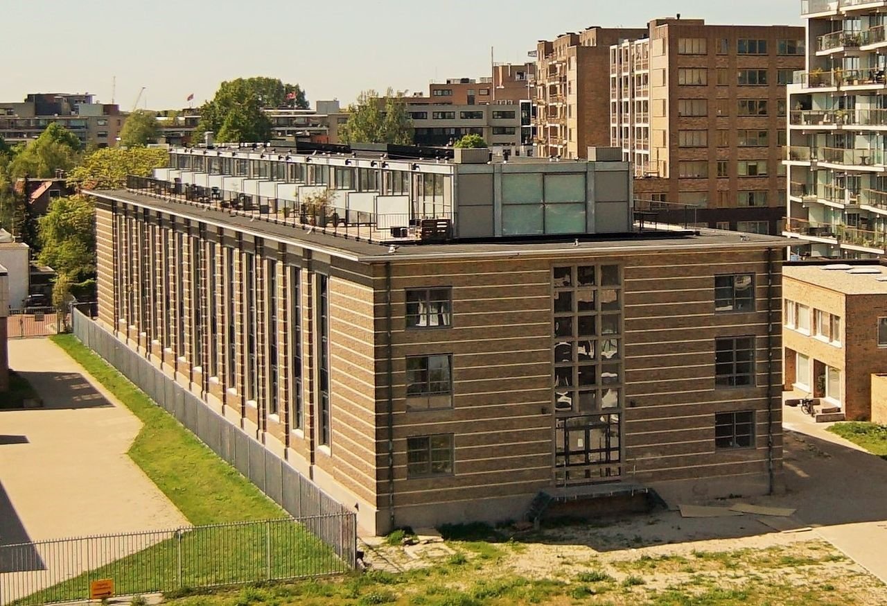 Industrieel wonen met parkeerplek - Afbeelding 1