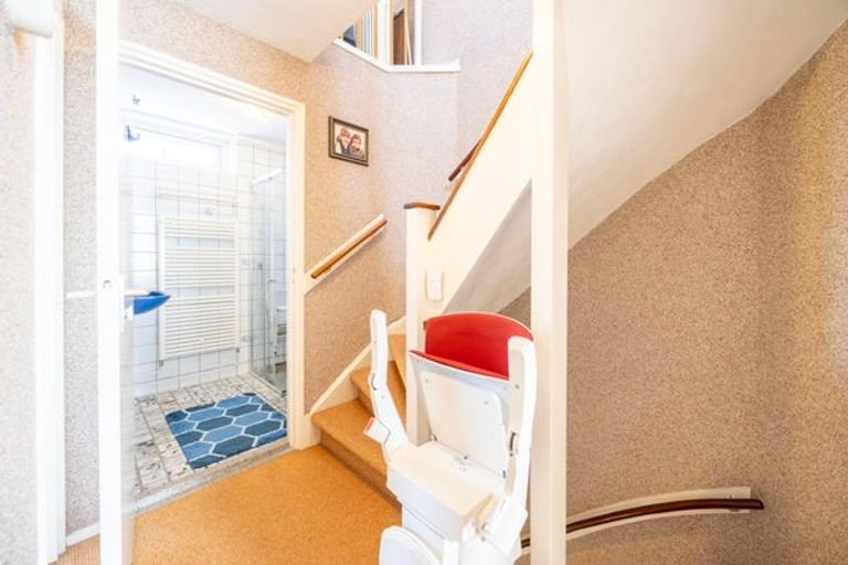 Bright family home with a deep garden - Image 20